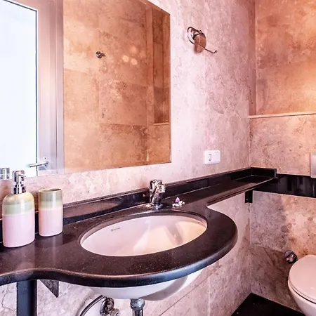 Apartamento Authentic Flat With Excellent Location In Beyoglu Estambul