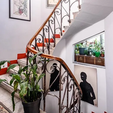 Authentic Flat With Excellent Location In Beyoglu *