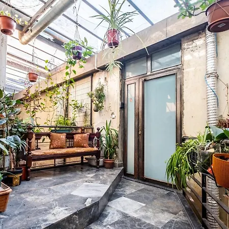 Authentic Flat With Excellent Location In Beyoglu